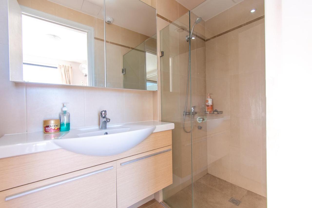 Lavish & Spacious Apt With Stunning Seaview, 10 Min Ath Airport Ártemida Kültér fotó
