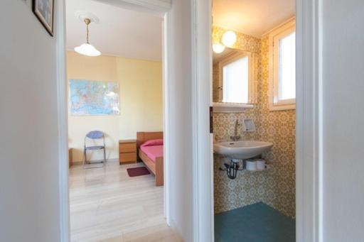 Lavish & Spacious Apt With Stunning Seaview, 10 Min Ath Airport Ártemida Kültér fotó